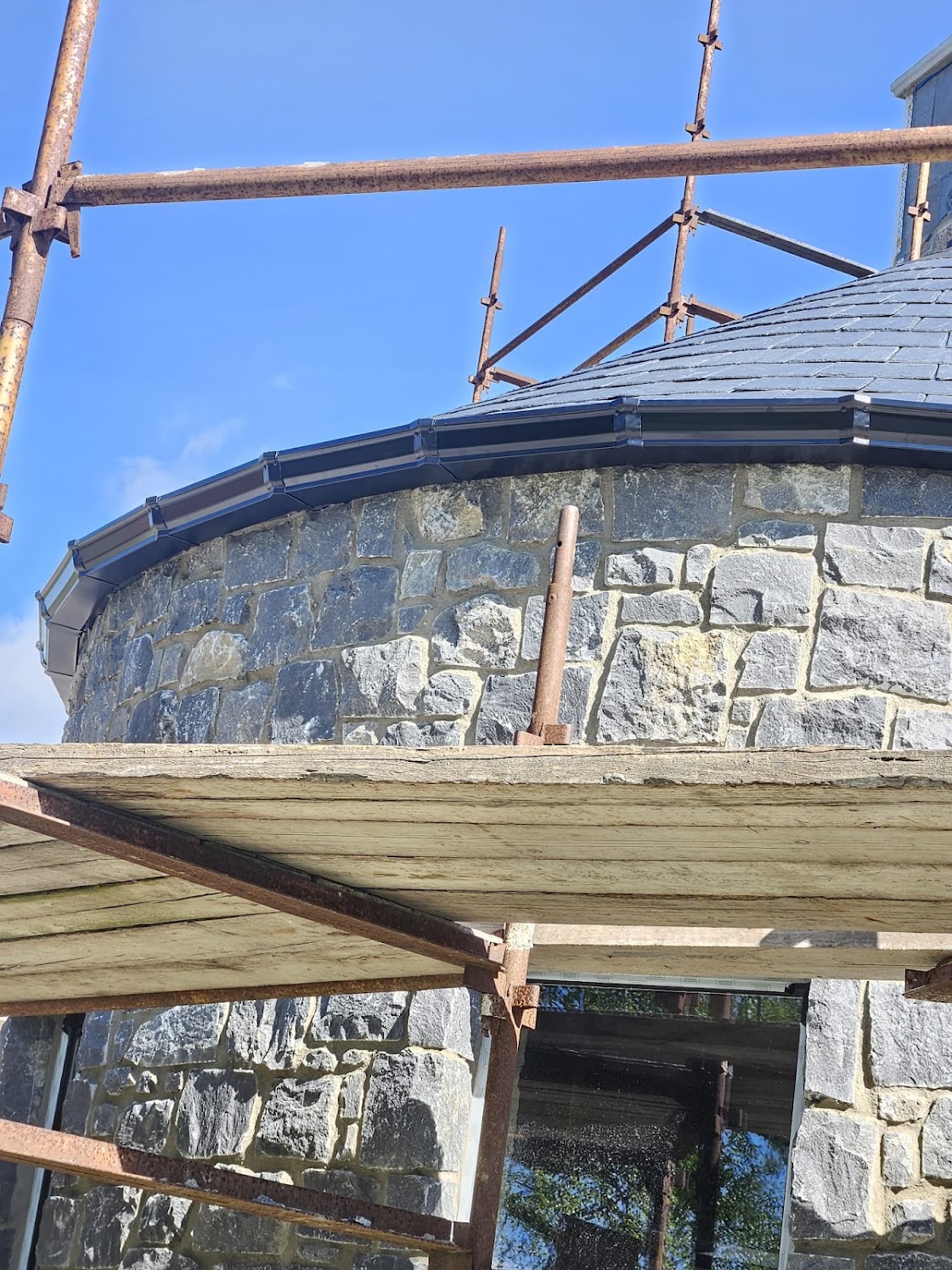 Round tower guttering